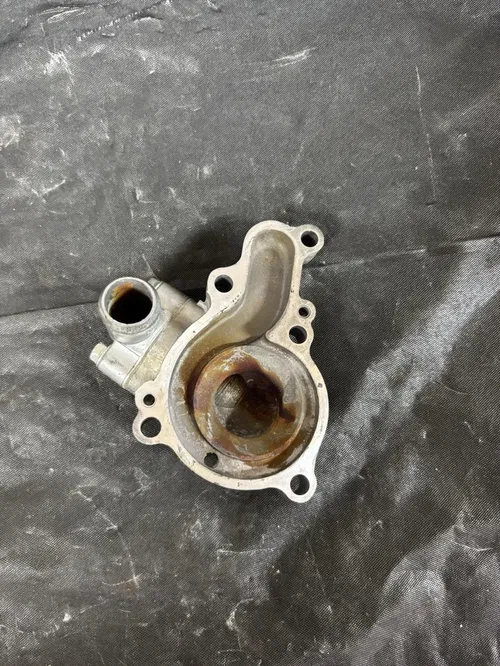 2000 95-02 KAWASAKI KX125 KX 125 WATER PUMP COVER HOUSING CASE