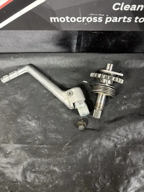 1990 - 1991 Yamaha YZ125 Kickstart Assembly yz125 yz 125 kickstarter shaft gear