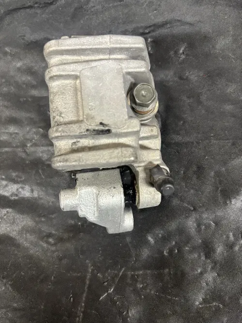 ✅2000 YZ125 Front Brake Caliper NISSIN Mount YAMAHA YZ 125 OEM 1996-2001