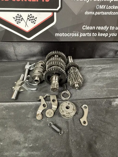 2004 KAWASAKI 85-04 KX60 KX65 OEM TRANSMISSION TRANNY TRANS SHIFT FORKS GEARBOX