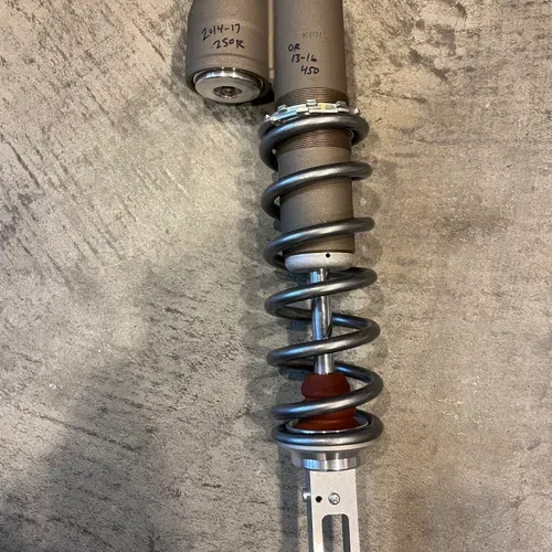 Showa Shock CRF