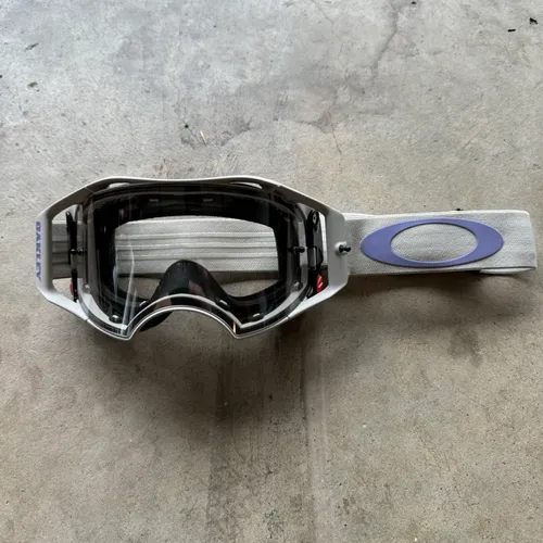 Oakley Air brake