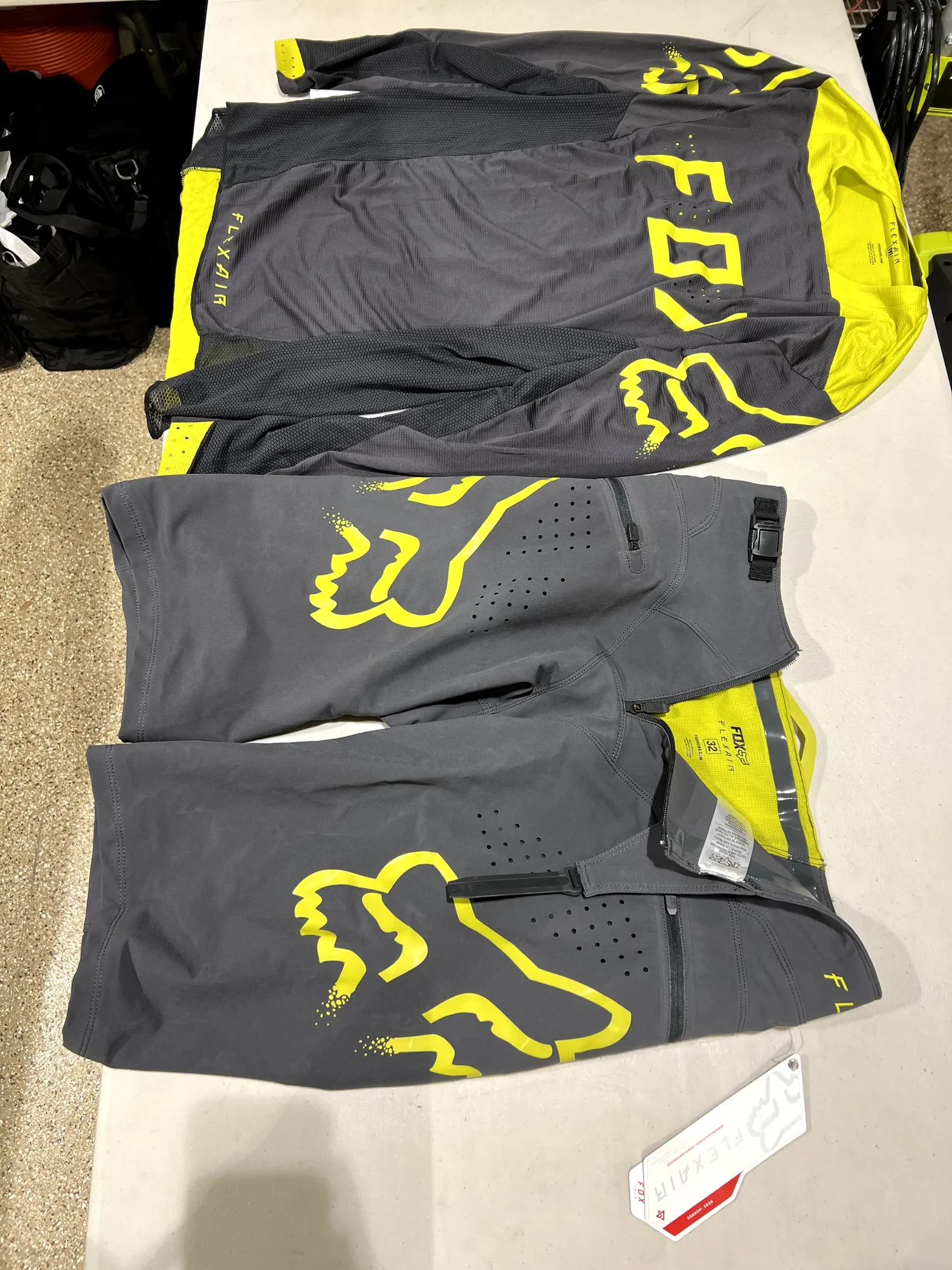 Fox Racing MTB kit (jersey/shorts) Medium/32