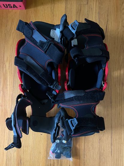 ASTERISK ULTRA CELL 2.0 KNEE BRACE PAIR - LIKE NEW 