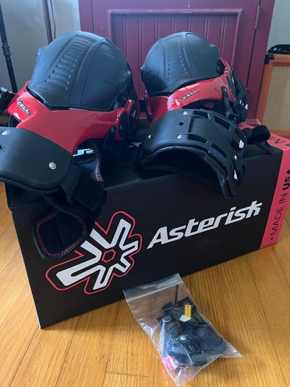 ASTERISK ULTRA CELL 2.0 KNEE BRACE PAIR - LIKE NEW 