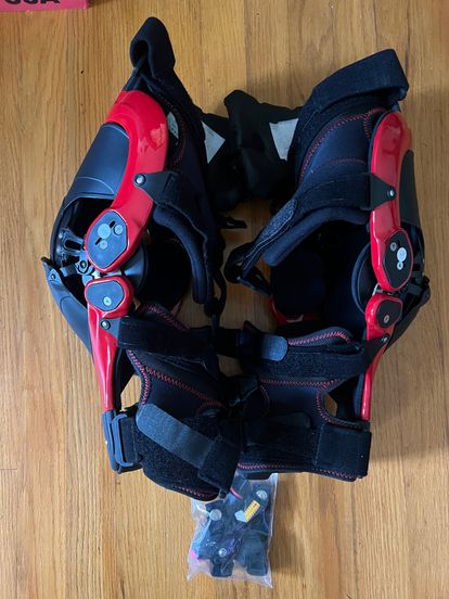 ASTERISK ULTRA CELL 2.0 KNEE BRACE PAIR - LIKE NEW 