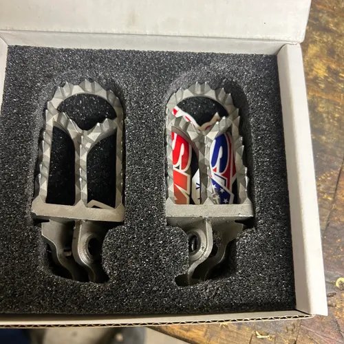 IMS Core Enduro Foot Pegs 