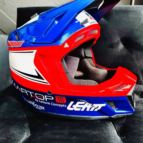 Leatt Pro Rider Worn  Helmets - Size M