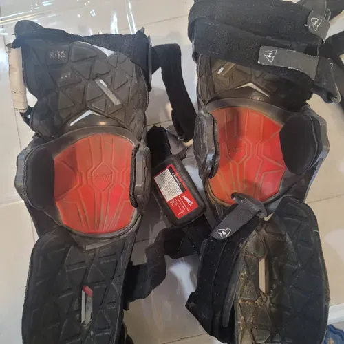 Knee Braces 