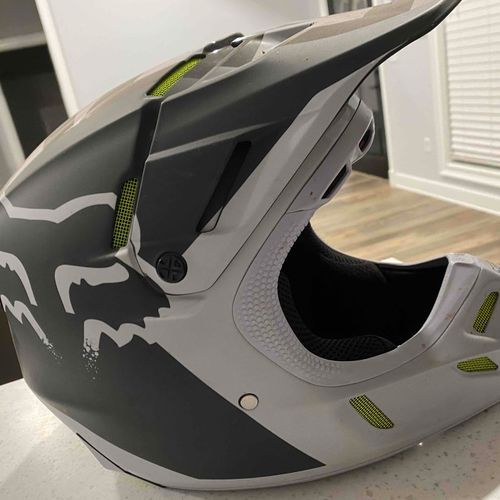 Fox Racing V4 Helmet Size Large
