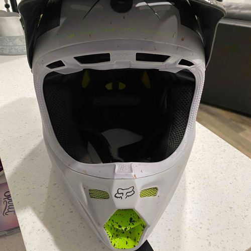Fox Racing V4 Helmet - Size Large
