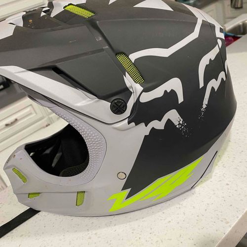 Fox Racing V4 Helmet - Size Large