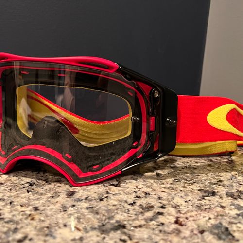 Oakley Airbrake MX Goggles