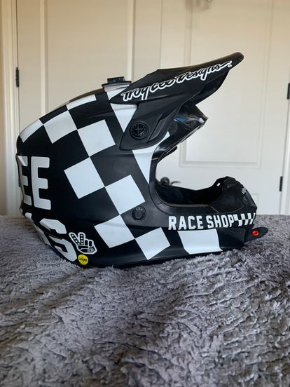 Troy lee design helmet 