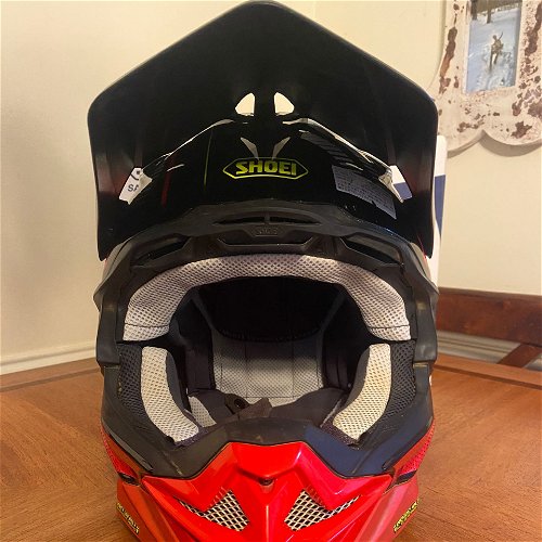 Shoei VFX-EVO Size XL WITH LARGER CENTER PAD AND CHEEK PADS TO FIT LARGE HEAD