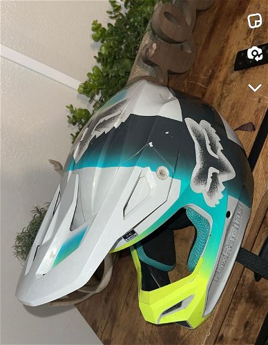 V1 Fox Helmet