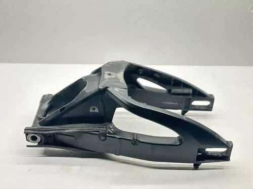 2009 Suzuki GSXR 600 Rear Swingarm Suspension 61000-01H10-YAP Swing Arm GSXR600