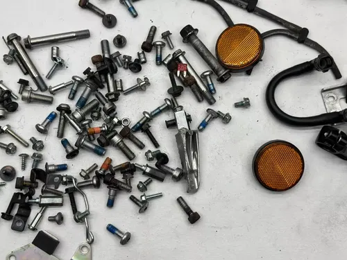 2009 Suzuki GSXR 600 Miscellaneous Bolt Kit Hardware Screw Assembly GSXR600