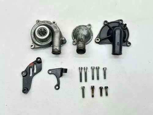 2008-2016 Yamaha YZFR6 Water Coolant Pump Cover Housing Impeller OEM 2009 YZF R6
