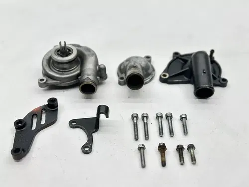 2008-2016 Yamaha YZFR6 Water Coolant Pump Cover Housing Impeller OEM 2009 YZF R6