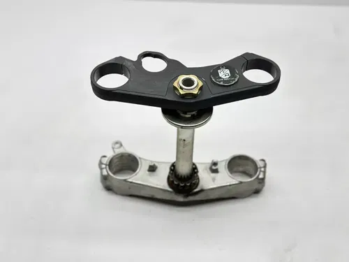 2009 Suzuki GSXR 600 Triple Tree Clamp Steering Stem 51410-01H10 OEM GSXR600