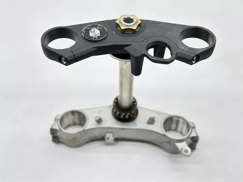 2009 Suzuki GSXR 600 Triple Tree Clamp Steering Stem 51410-01H10 OEM GSXR600