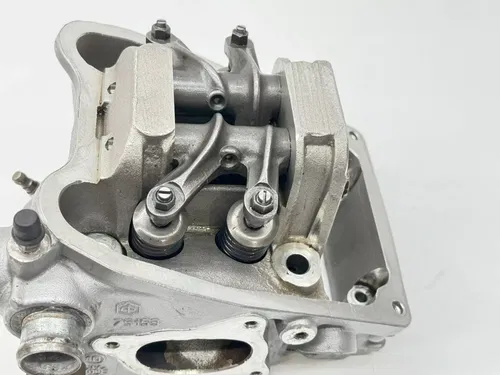 2009 Aprilia Mana 850 Cylinder Head Valves Top End Exhaust Port Assembly Mana850