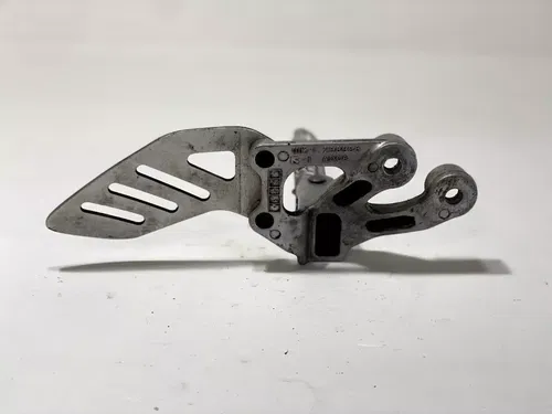 2007 Suzuki GSXR750 Front Foot Peg Mounting Bracket Rear Left Side Rest GSXR 750