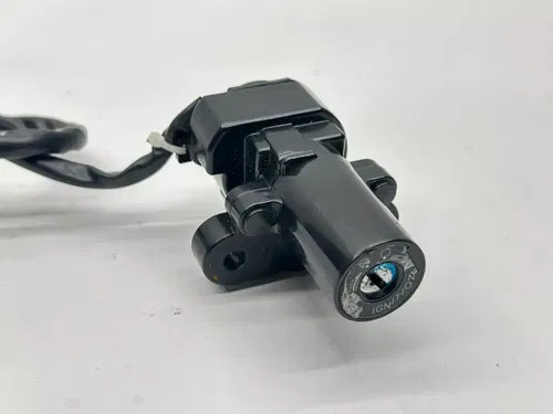 2009 Yamaha YZFR6 Ignition Switch Lock Gas Cap Key Bolts OEM Assembly YZF R6
