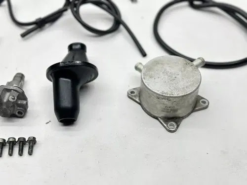 2009 Suzuki GSXR 600 Engine Motor Miscellaneous Bolts Wires OEM Assembly GSXR600