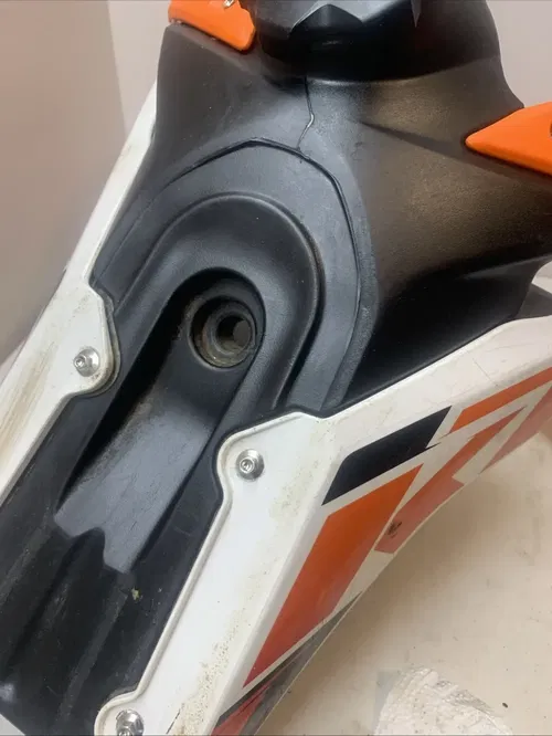 2015 KTM SX 85 OEM Gas Tank Fuel Tank w Tank Shrouds Side Plastics Cap Petcock