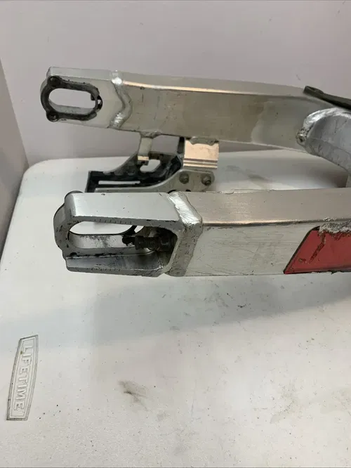 2004 Honda CRF450R OEM Swing Arm Suspension Arm Rear Pivot Arm 52200-MEN-000 crf