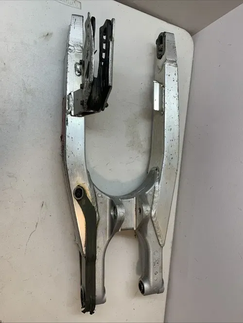 2004 Honda CRF450R OEM Swing Arm Suspension Arm Rear Pivot Arm 52200-MEN-000 crf