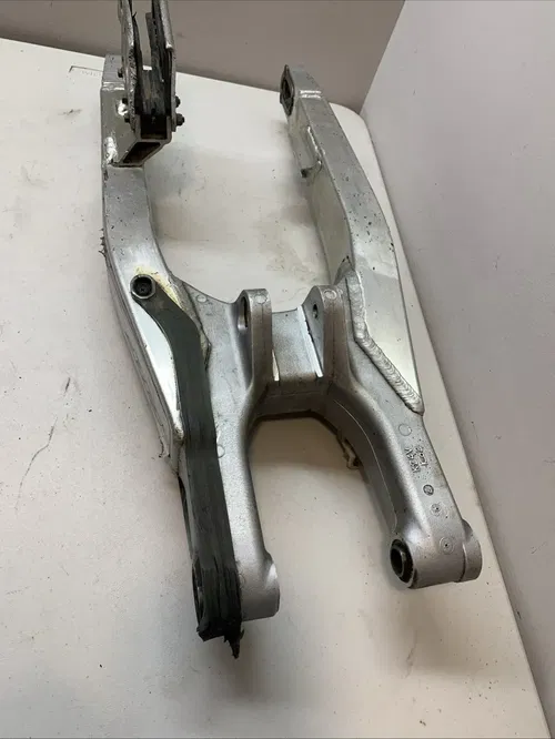 2004 Honda CRF450R OEM Swing Arm Suspension Arm Rear Pivot Arm 52200-MEN-000 crf