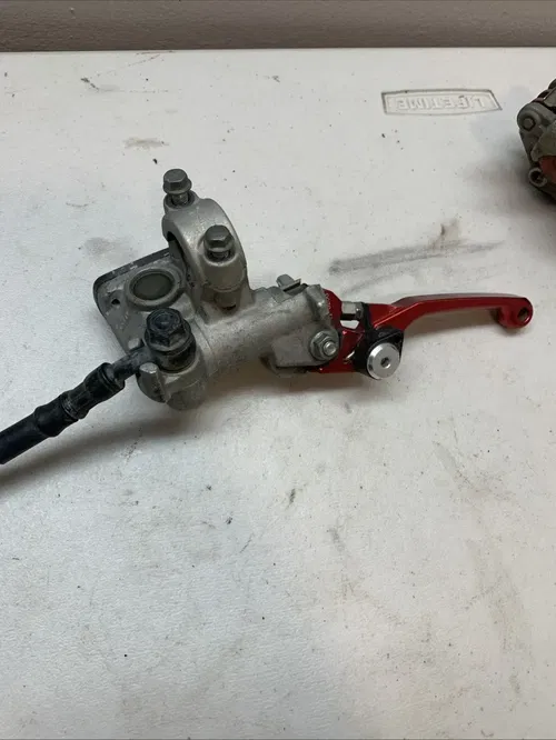 2004 02-18 CRF450R OEM FRONT BRAKE CALIPER MASTER LINE LEVER RES. 45150-MEN-006