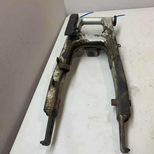 1986 HONDA XR80R XR 80 SWING ARM SWINGARM SUSPENSION 52100-GT9-405ZA