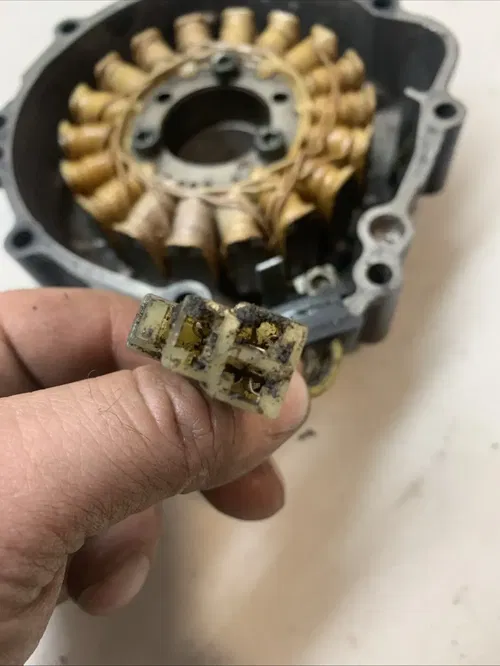 2001 GSXR 750 Stator Cover With Stator Left Side Engine Cover 2000-2003 UNTESTED