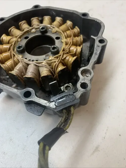 2001 GSXR 750 Stator Cover With Stator Left Side Engine Cover 2000-2003 UNTESTED