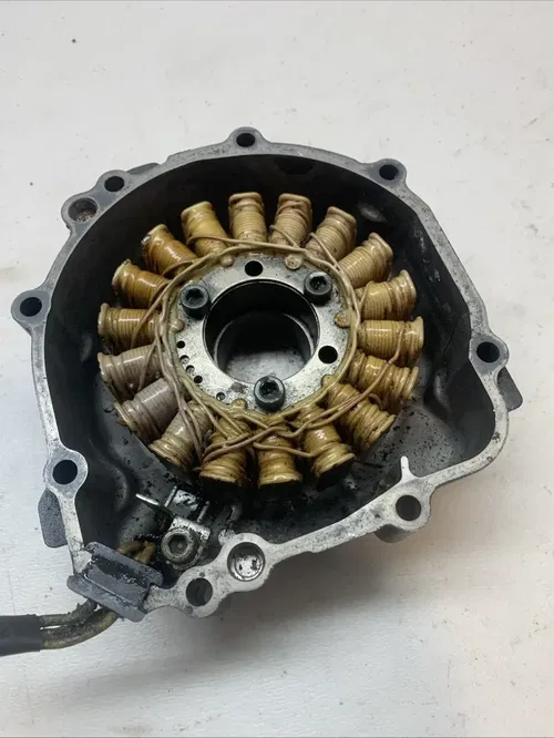 2001 GSXR 750 Stator Cover With Stator Left Side Engine Cover 2000-2003 UNTESTED