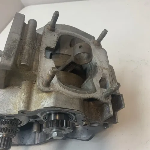 1997 YZ125 OEM Bottom End Engine Motor Transmission Crank FOR PARTS OR REPAIR 97