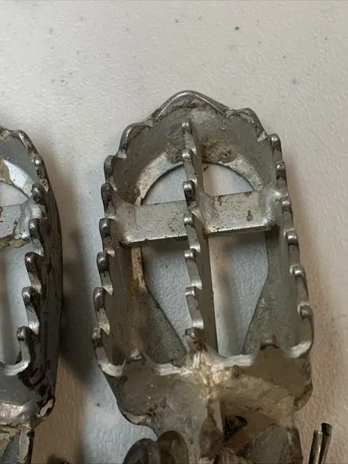02-22 KX65 OEM Foot Pegs Foot Rest Pegs Stock Foot Pegs Kx 65