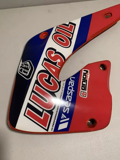 2000 2001 CR250 Lucas Oil Graphics Plastics 00-01 cr 250 Side Shrouds Plastics