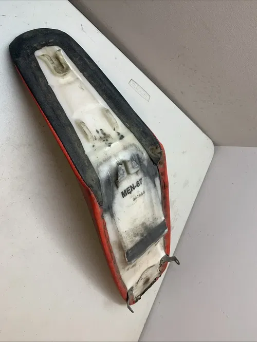 2004 HONDA CRF450R CRF 450R OEM SEAT SADDLE FOAM PAN COVER COMP 77100-MEN-670