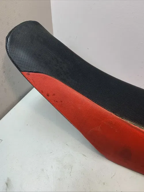 2004 HONDA CRF450R CRF 450R OEM SEAT SADDLE FOAM PAN COVER COMP 77100-MEN-670