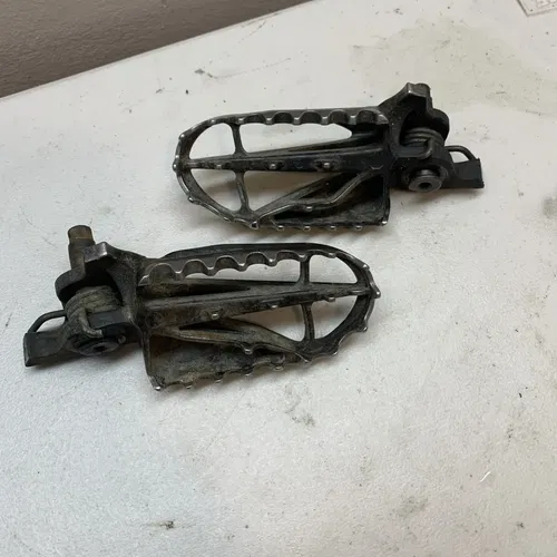 2004 Honda CRF450R OEM Pegs USED with Hardware