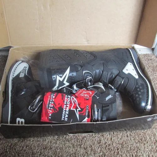 Brand NEW Alpinestars Tech 8 with Booties Size 105