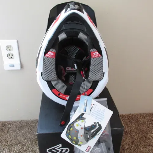 Brand NEW 6D Medium Helmet w Tags(Why pay $600 plus)