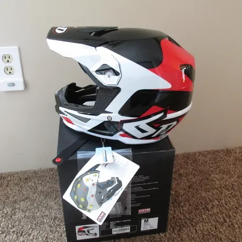 Brand NEW 6D Medium Helmet w Tags(Why pay $600 plus)
