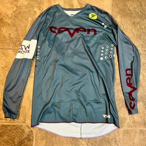 Seven Gear Combo - Size M/32