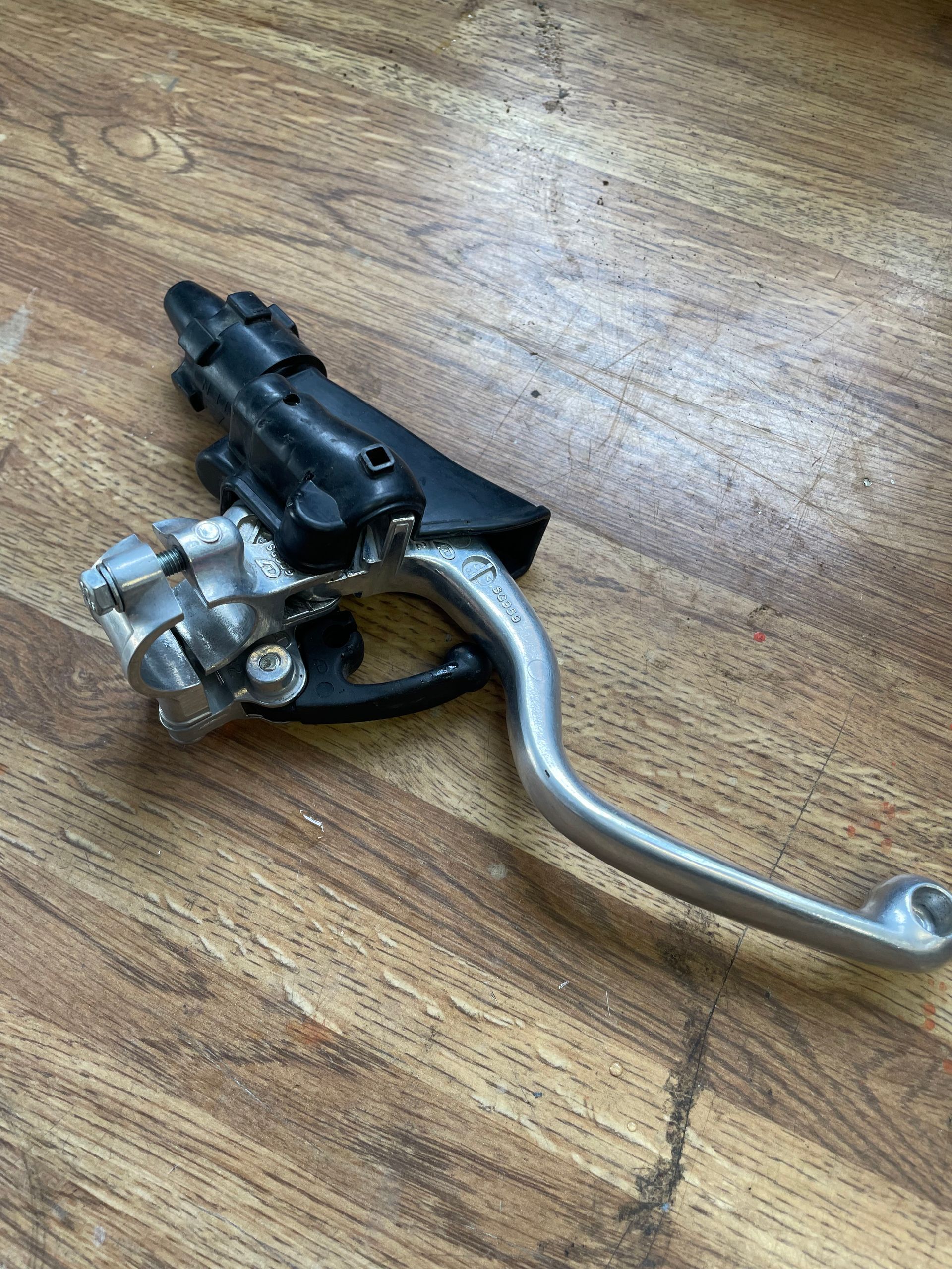 clutch perch with lever